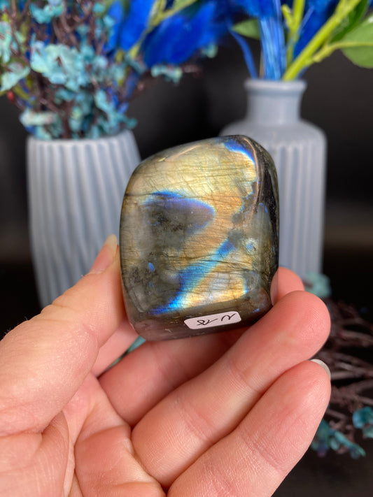 Freiform aus Labradorit (N18)