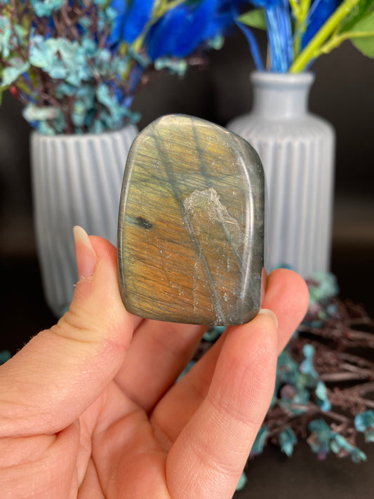 Freiform aus Labradorit (H14)