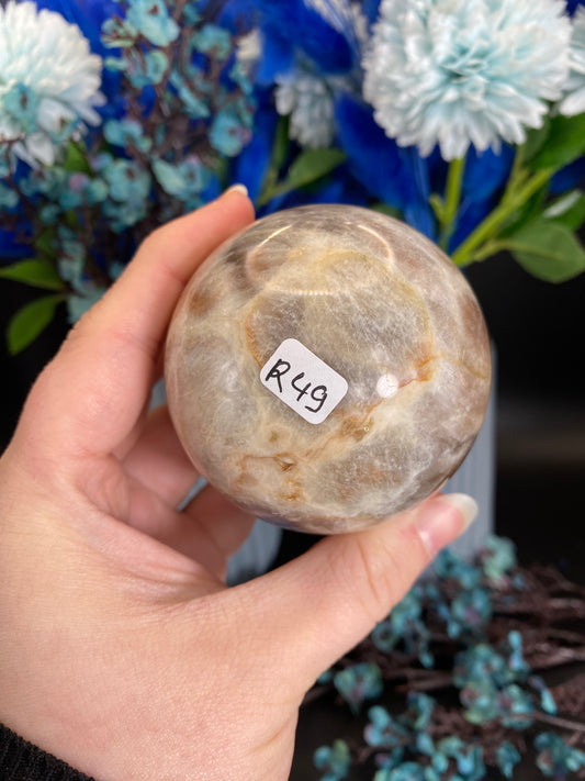 Kugel aus Mondstein (R49)