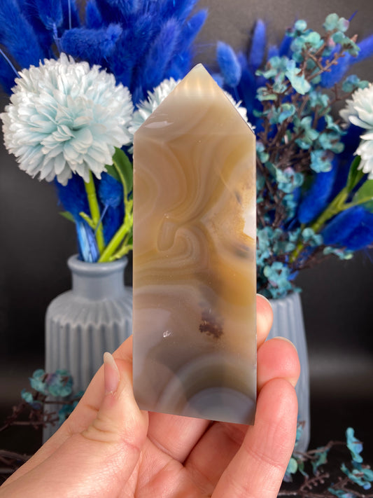 Turm aus Achat (X11)