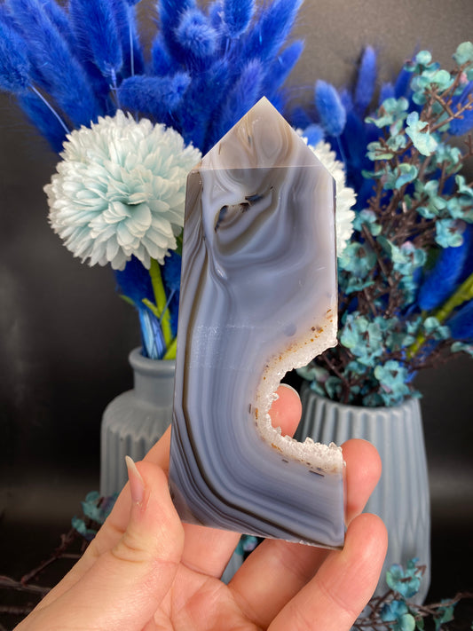 Turm aus Achat (R18)