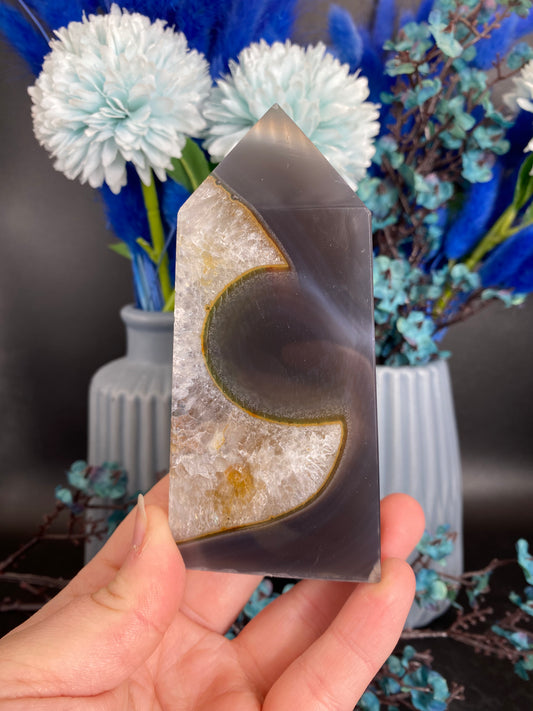 Turm aus Achat (Y24)