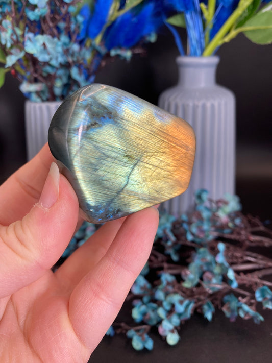 Freiform aus Labradorit (W20)