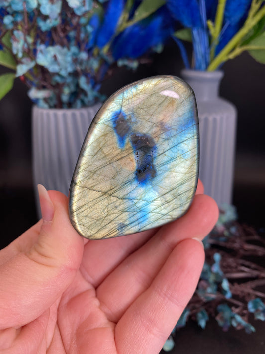 Freiform aus Labradorit (E19)