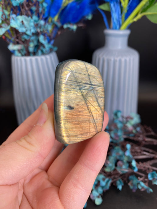 Freiform aus Labradorit (H14)