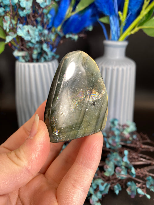 Freiform aus Labradorit (U13)