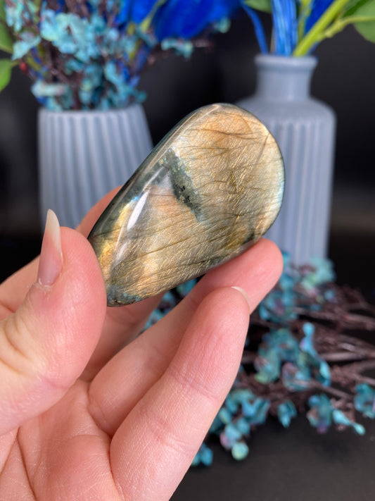 Freiform aus Labradorit (R11)