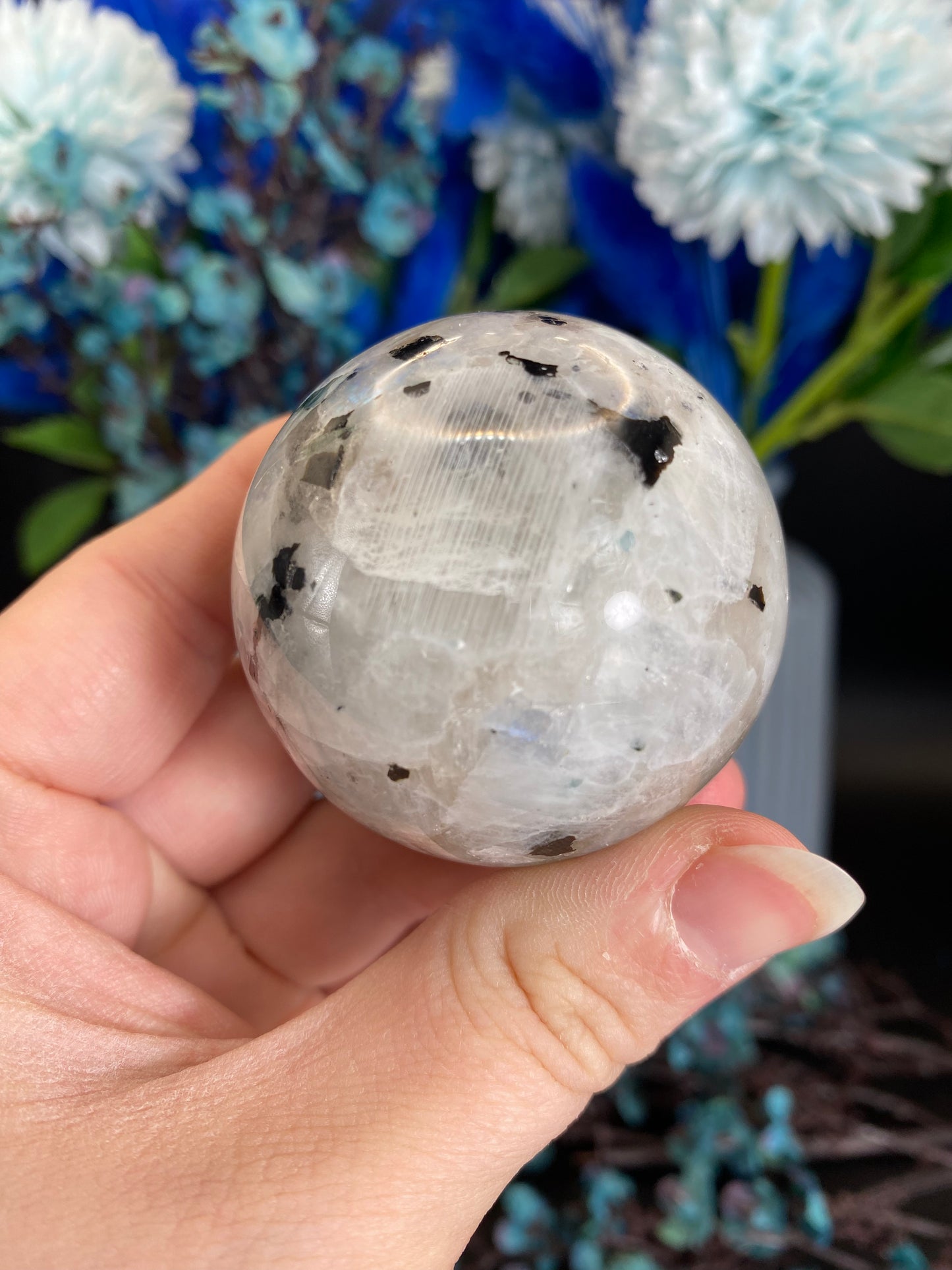 Kugel aus weißem Labradorit (P89)