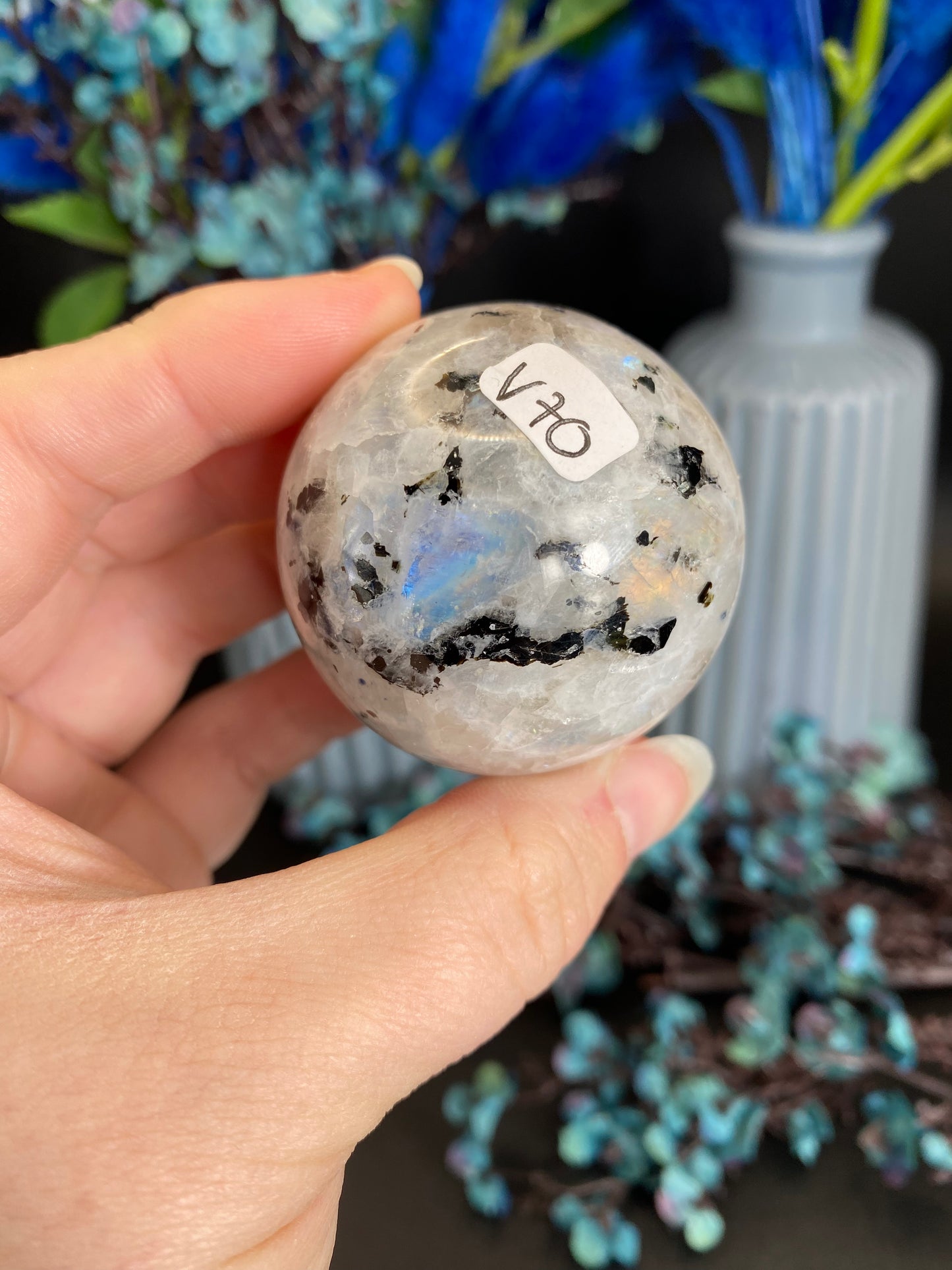 Kugel aus weißem Labradorit (V70)