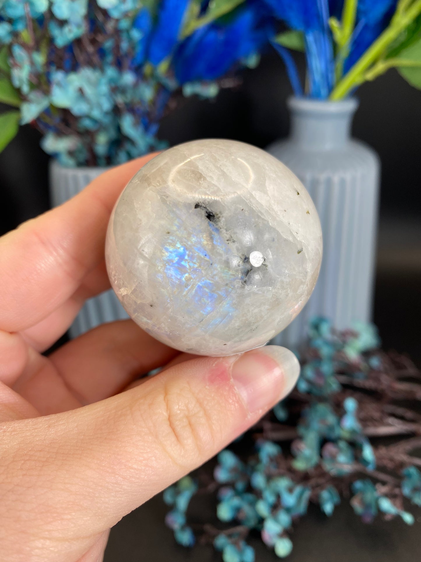 Kugel aus weißem Labradorit (G70)