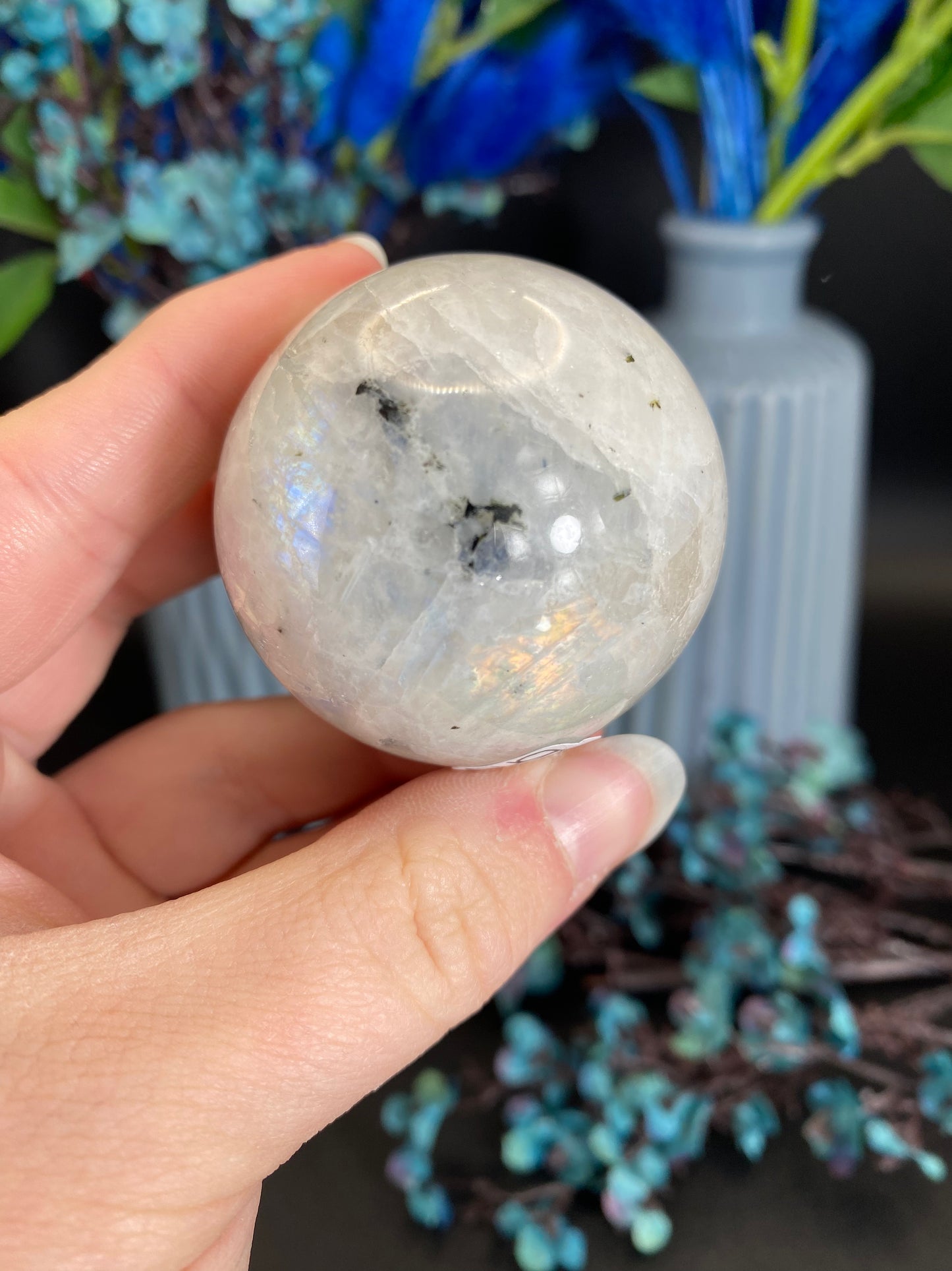 Kugel aus weißem Labradorit (G70)