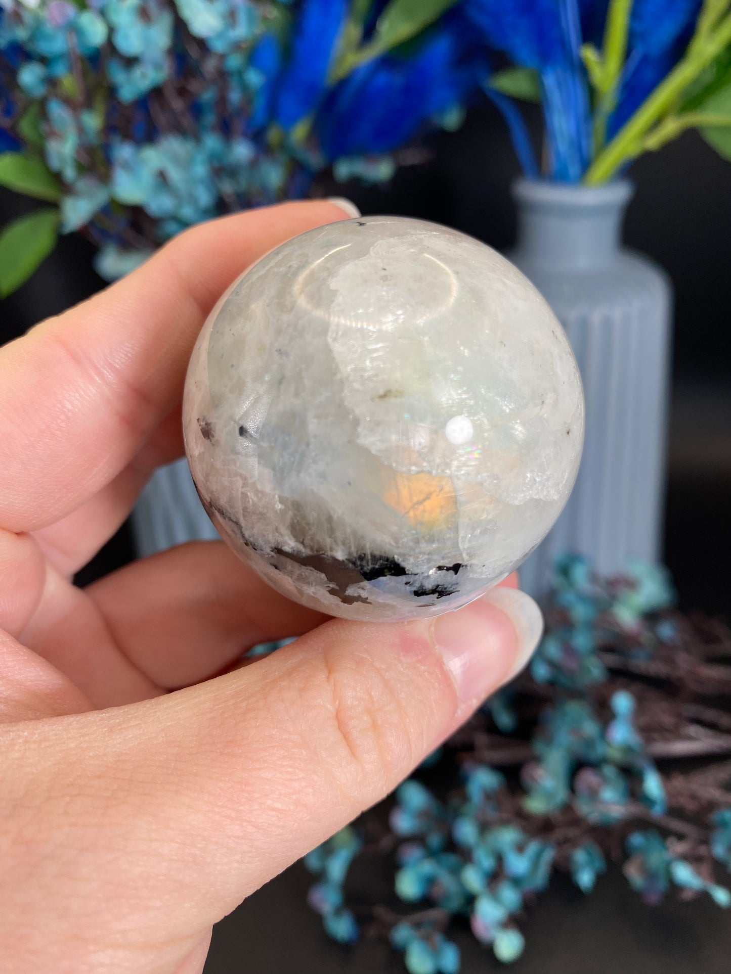 Kugel aus weißem Labradorit (G70)