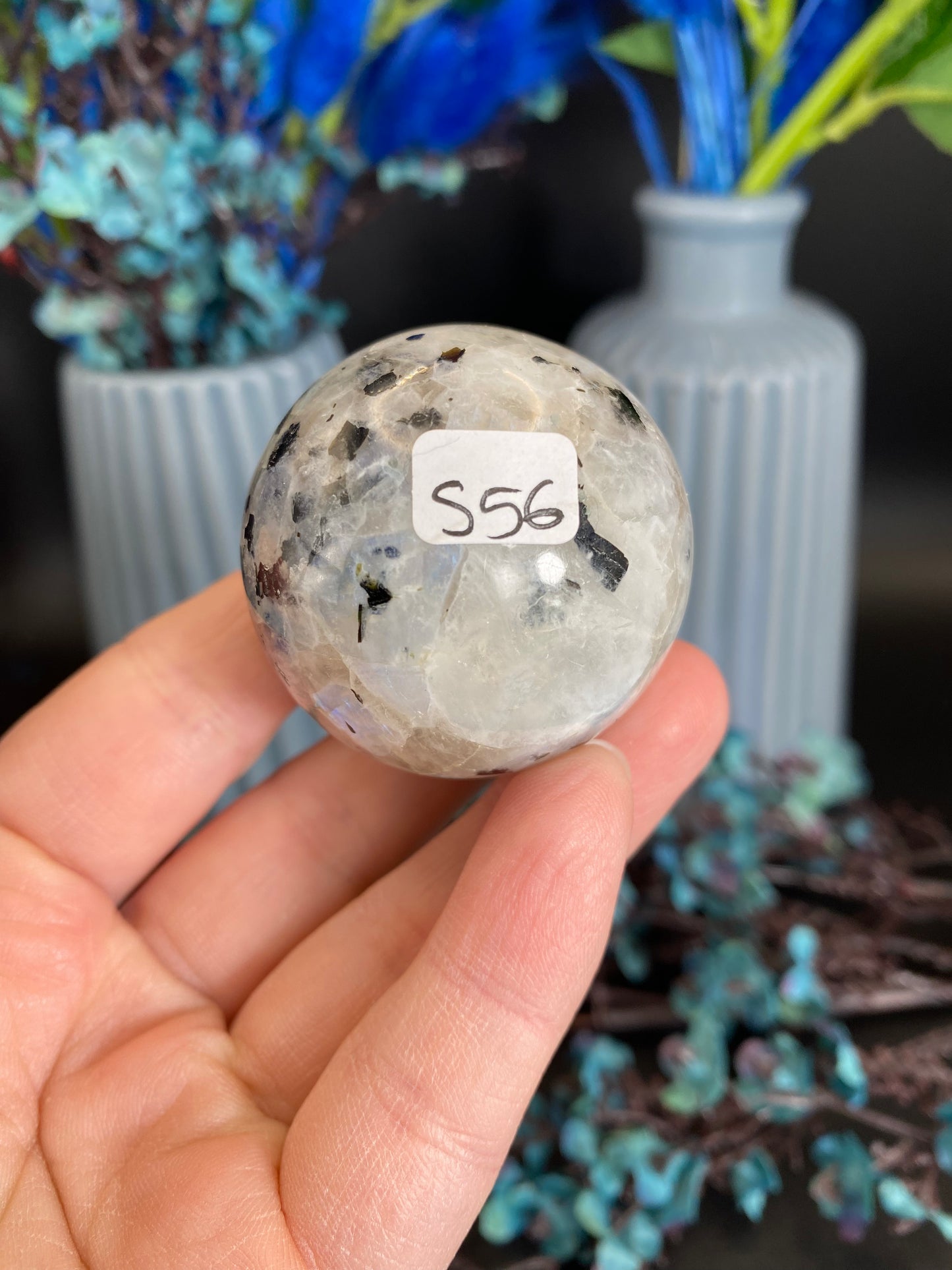 Kugel aus weißem Labradorit (S56)