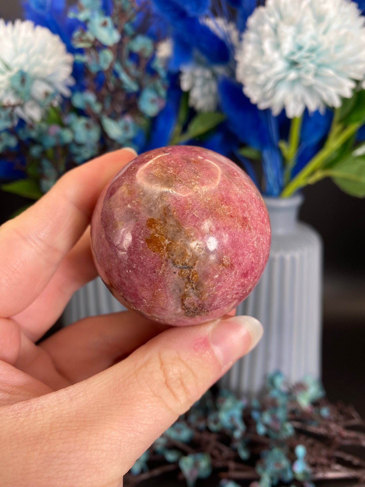 Kugel aus Rhodonit (U29)