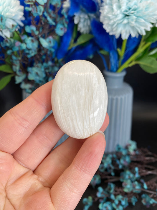 Handstein aus Skolezit (H10)