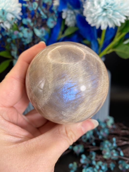 Kugel aus Mondstein (R49)