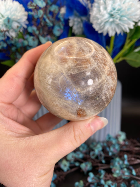 Kugel aus Mondstein (C48)