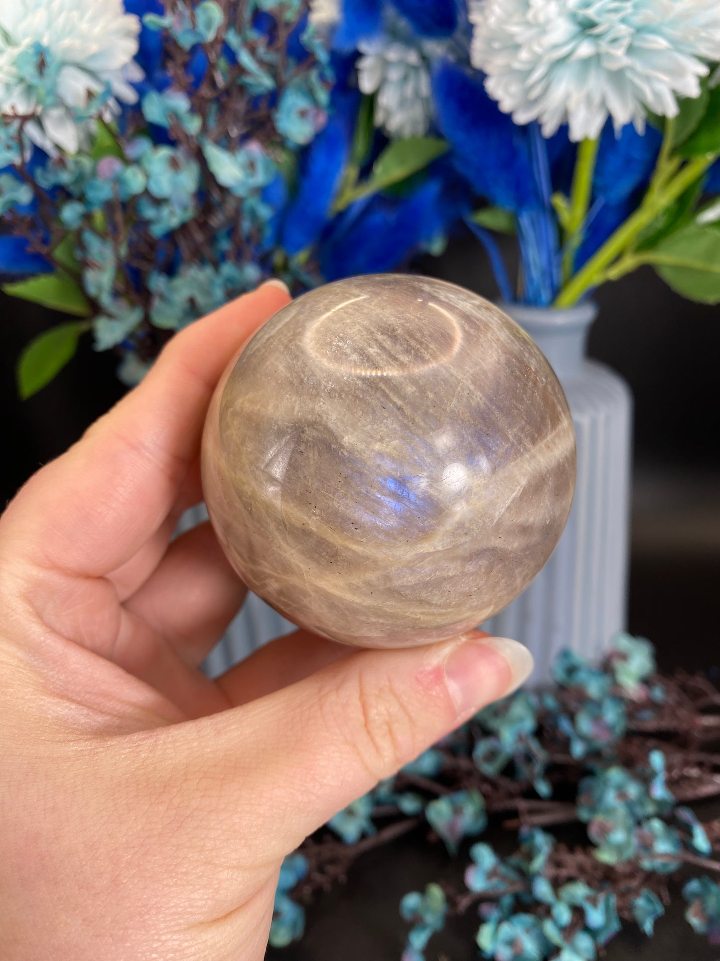 Kugel aus Mondstein (F42)