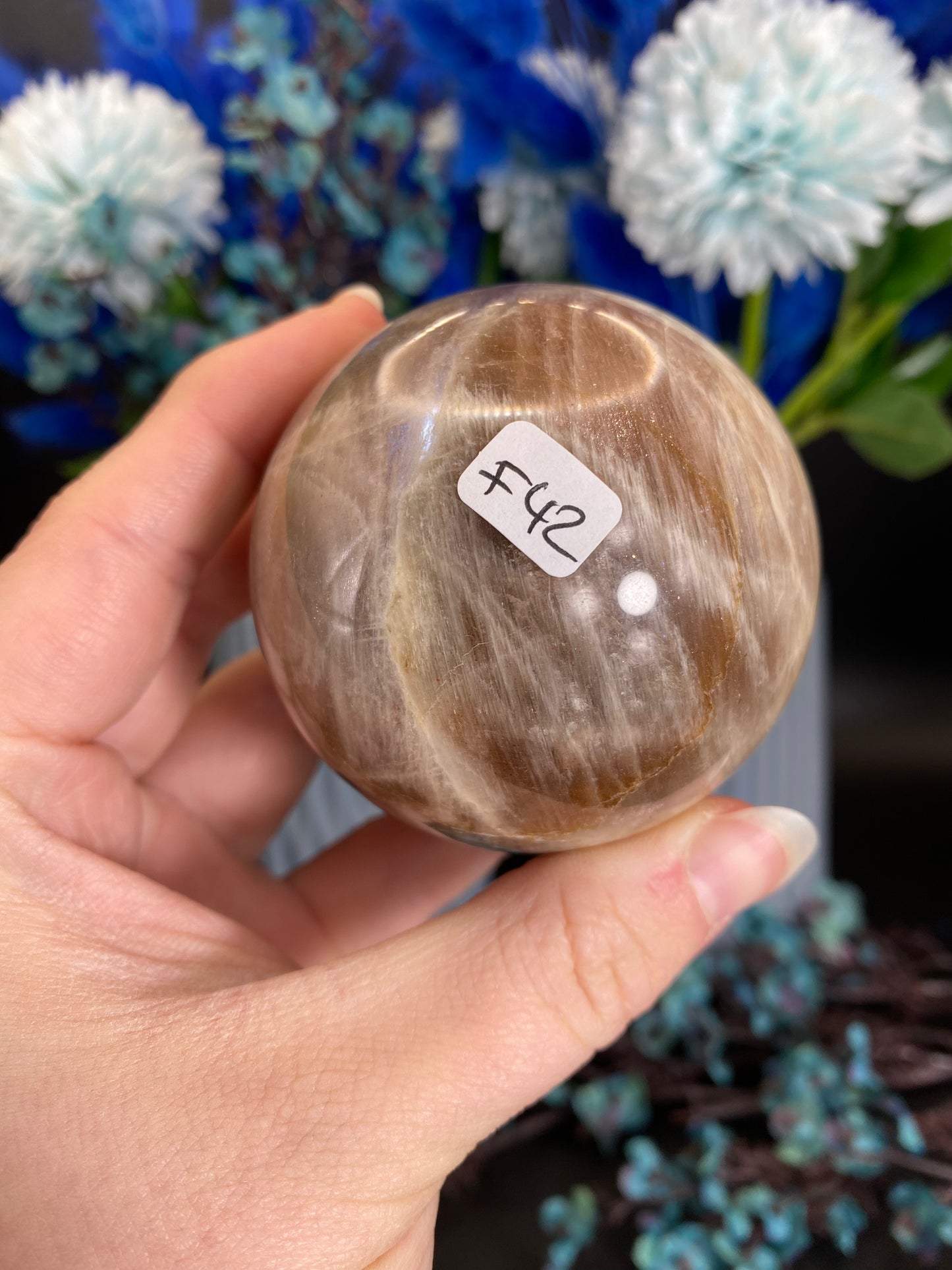 Kugel aus Mondstein (F42)