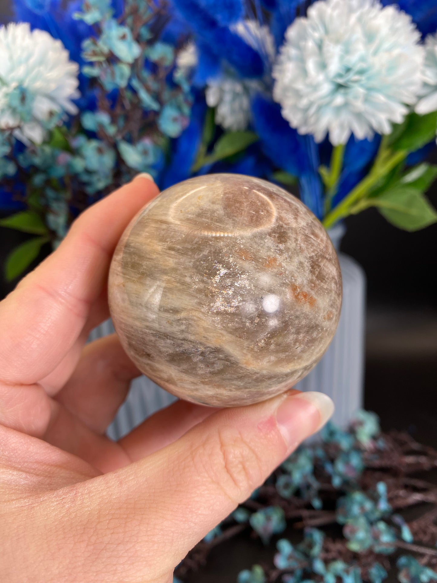 Kugel aus Mondstein (N34)