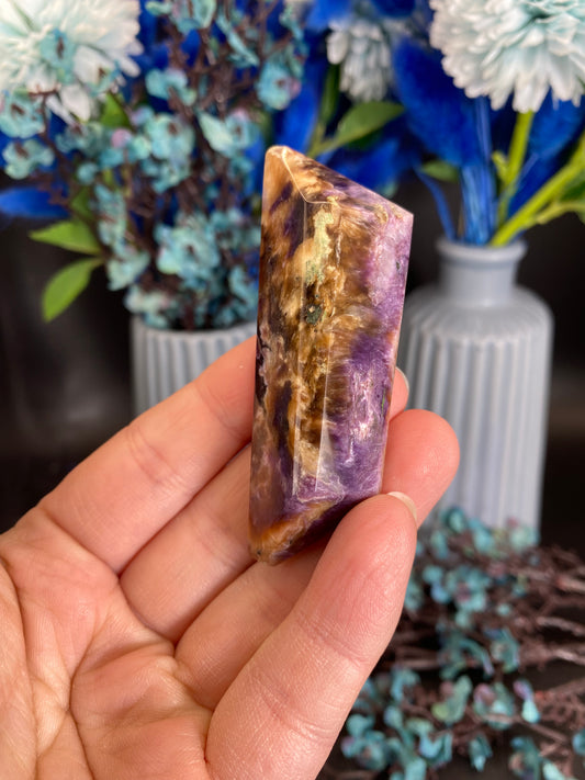 Freiform aus Charoit (P44)