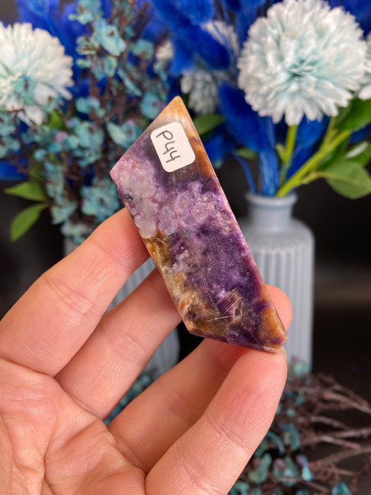 Freiform aus Charoit (P44)