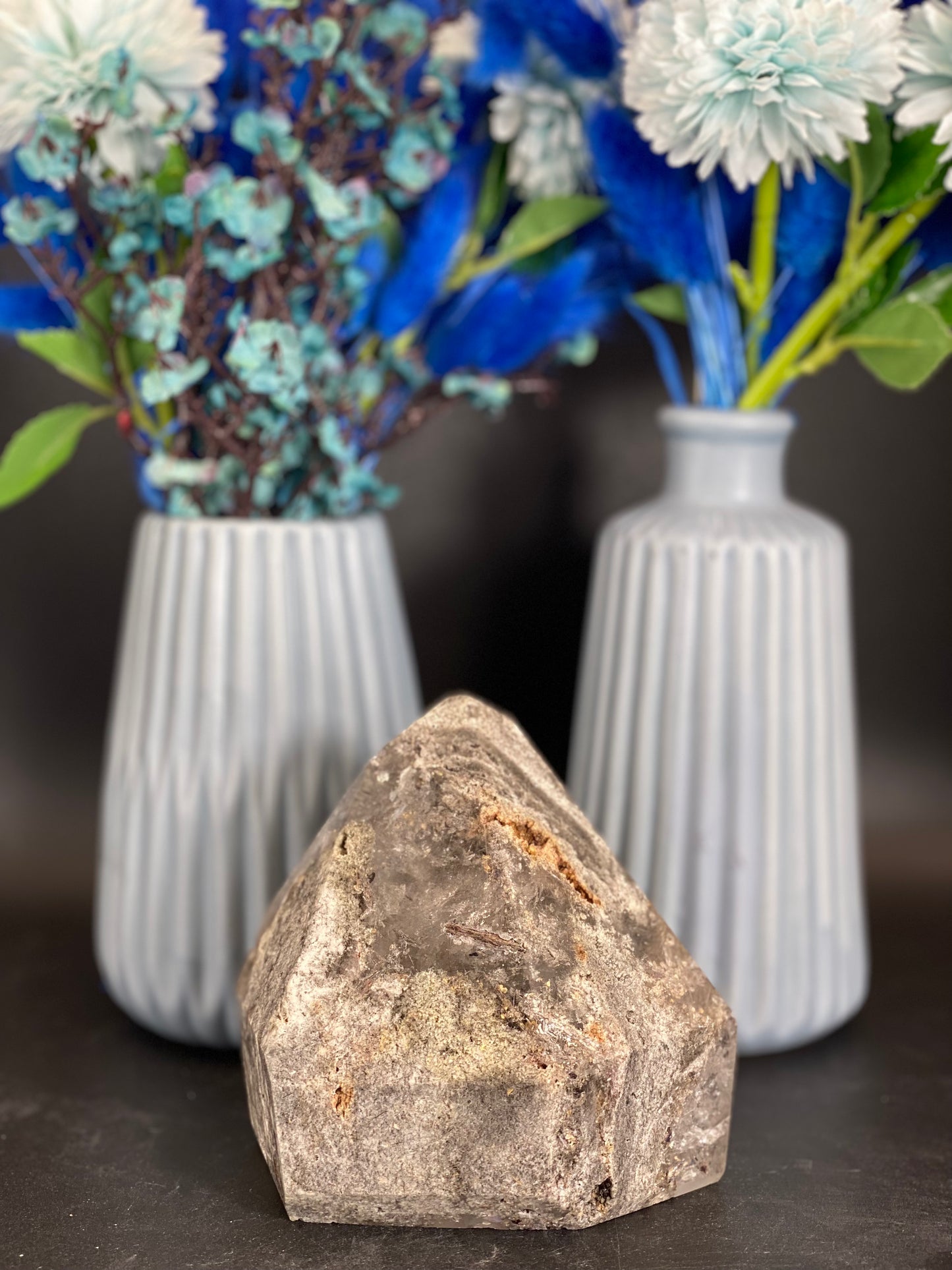 Turm aus Gartenquarz mit Rutil