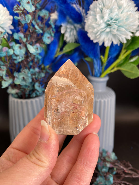 Turm aus Gartenquarz (C14)