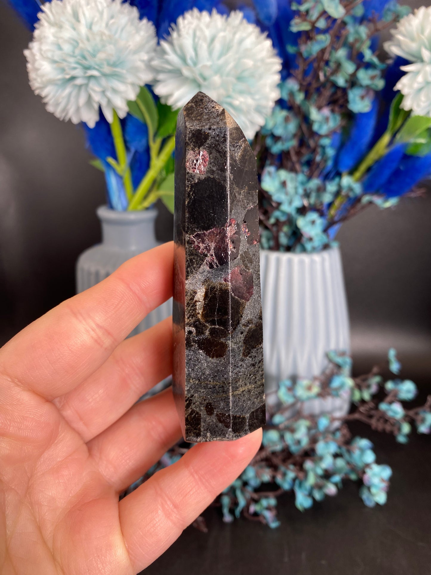 Turm aus Granat mit Staurolith (Q34)