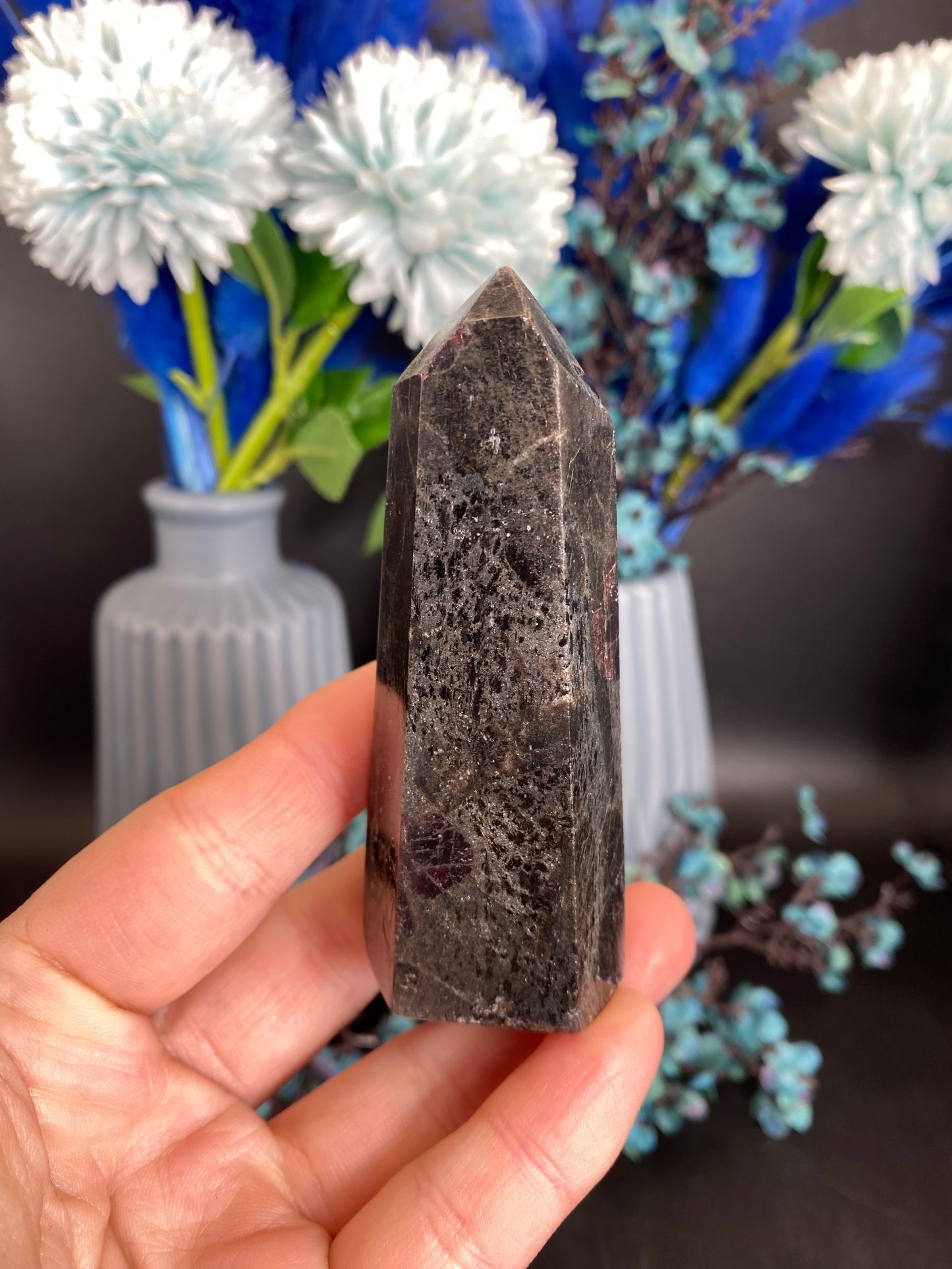 Turm aus Granat mit Staurolith (J35)