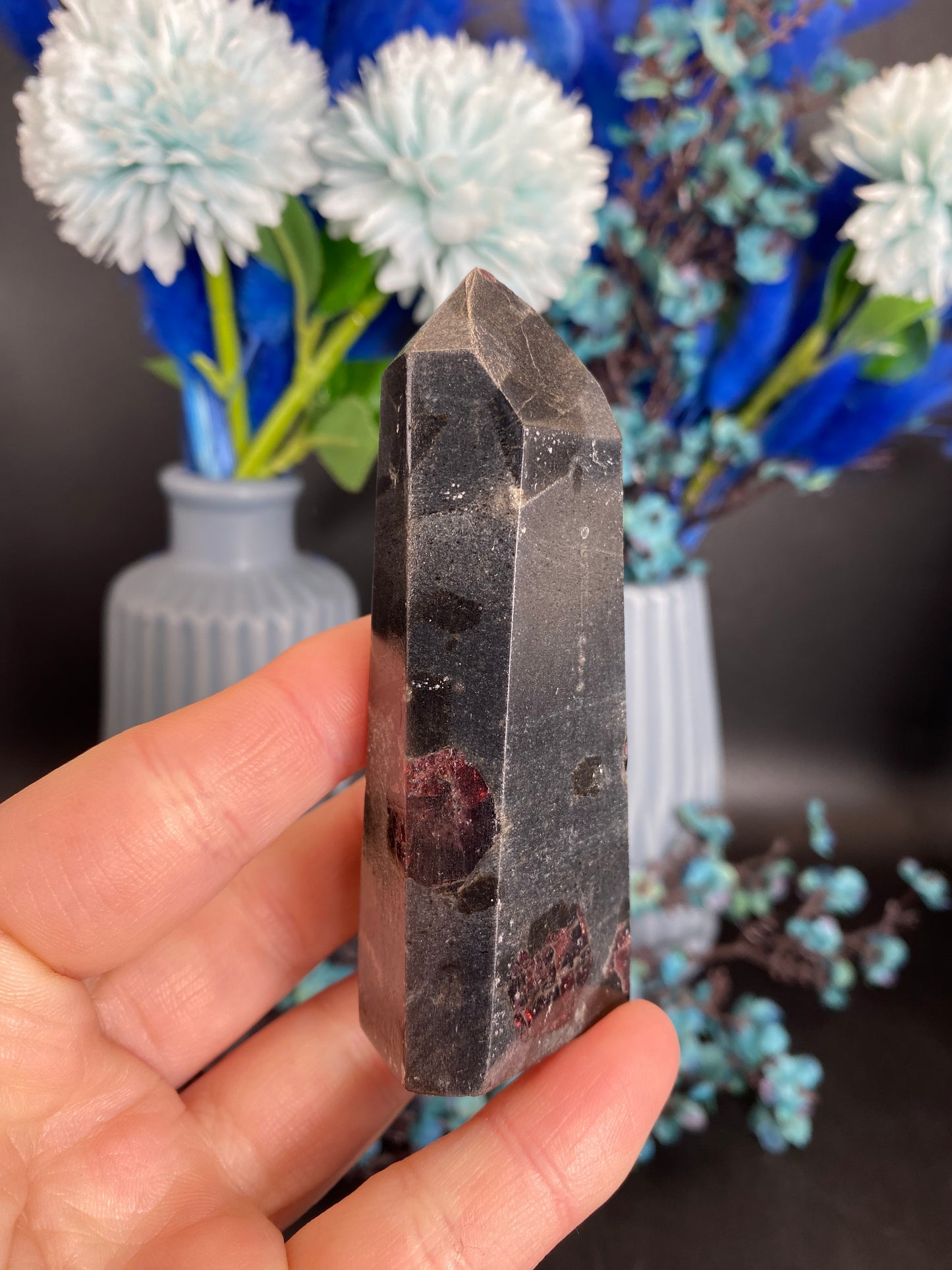 Turm aus Granat mit Staurolith (I31)