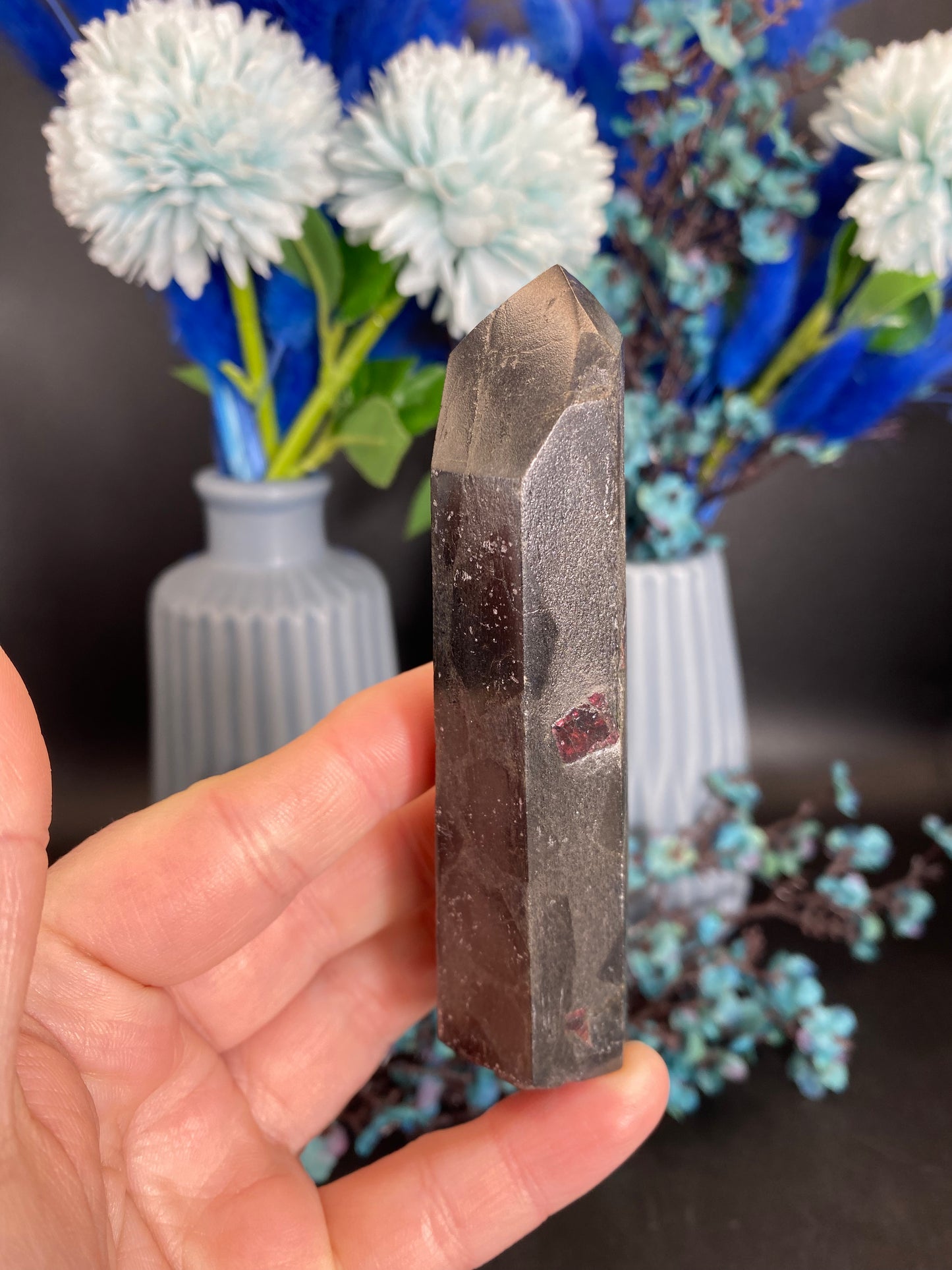 Turm aus Granat mit Staurolith (O31)