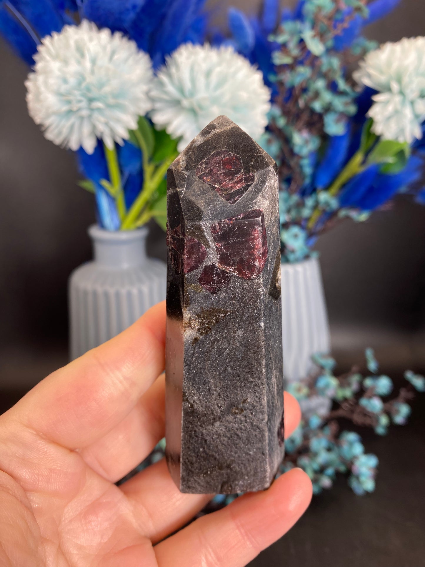 Turm aus Granat mit Staurolith (B38)