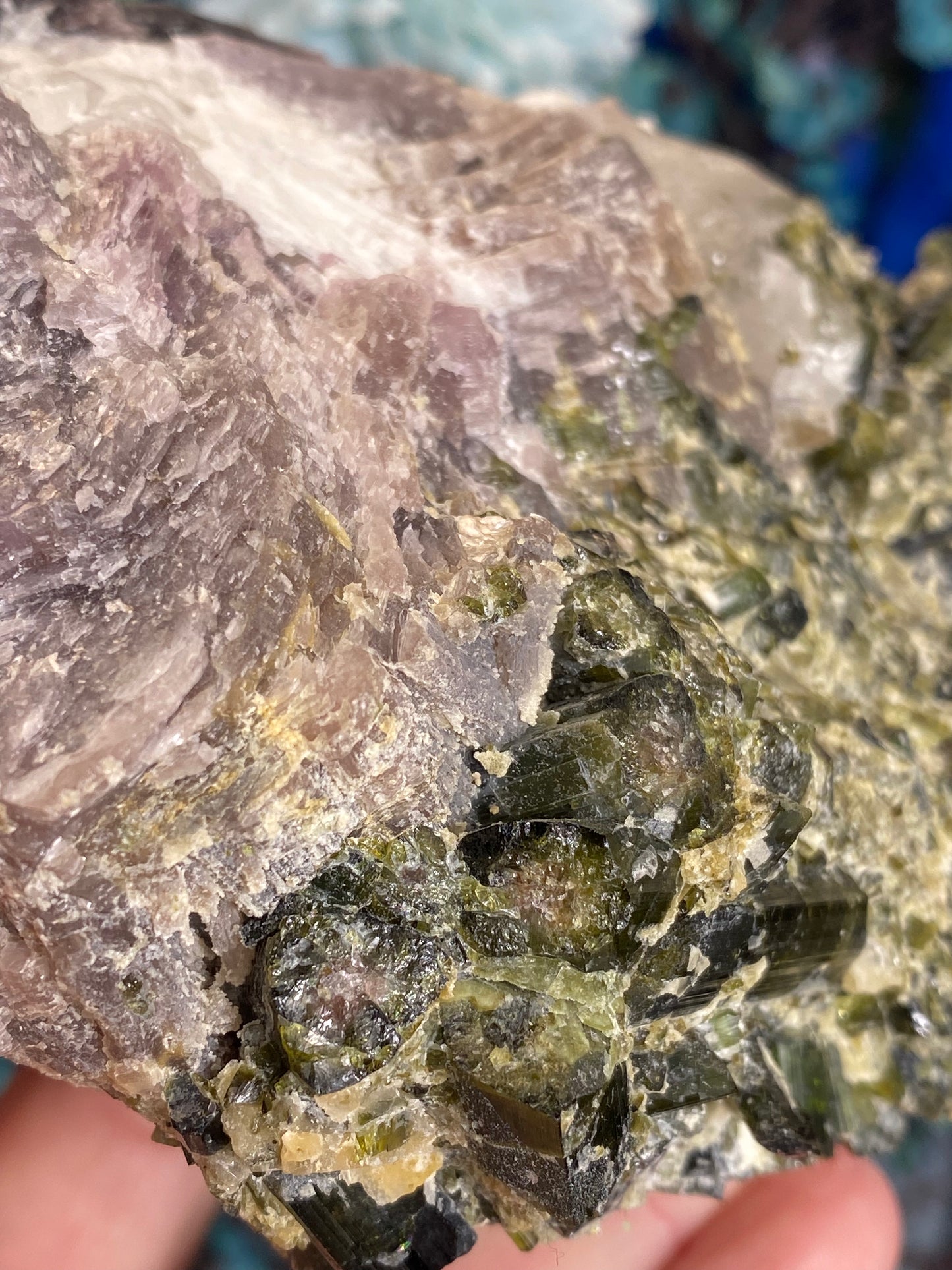 Turmalin mit Lepidolith und Quarz aus Brasilien (G350)