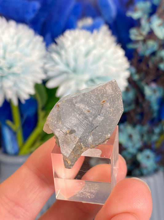 Blauer Turmalin in Quarz (I75)