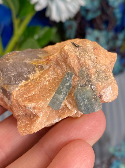 Aquamarin auf Feldspat aus Brasilien (B90)