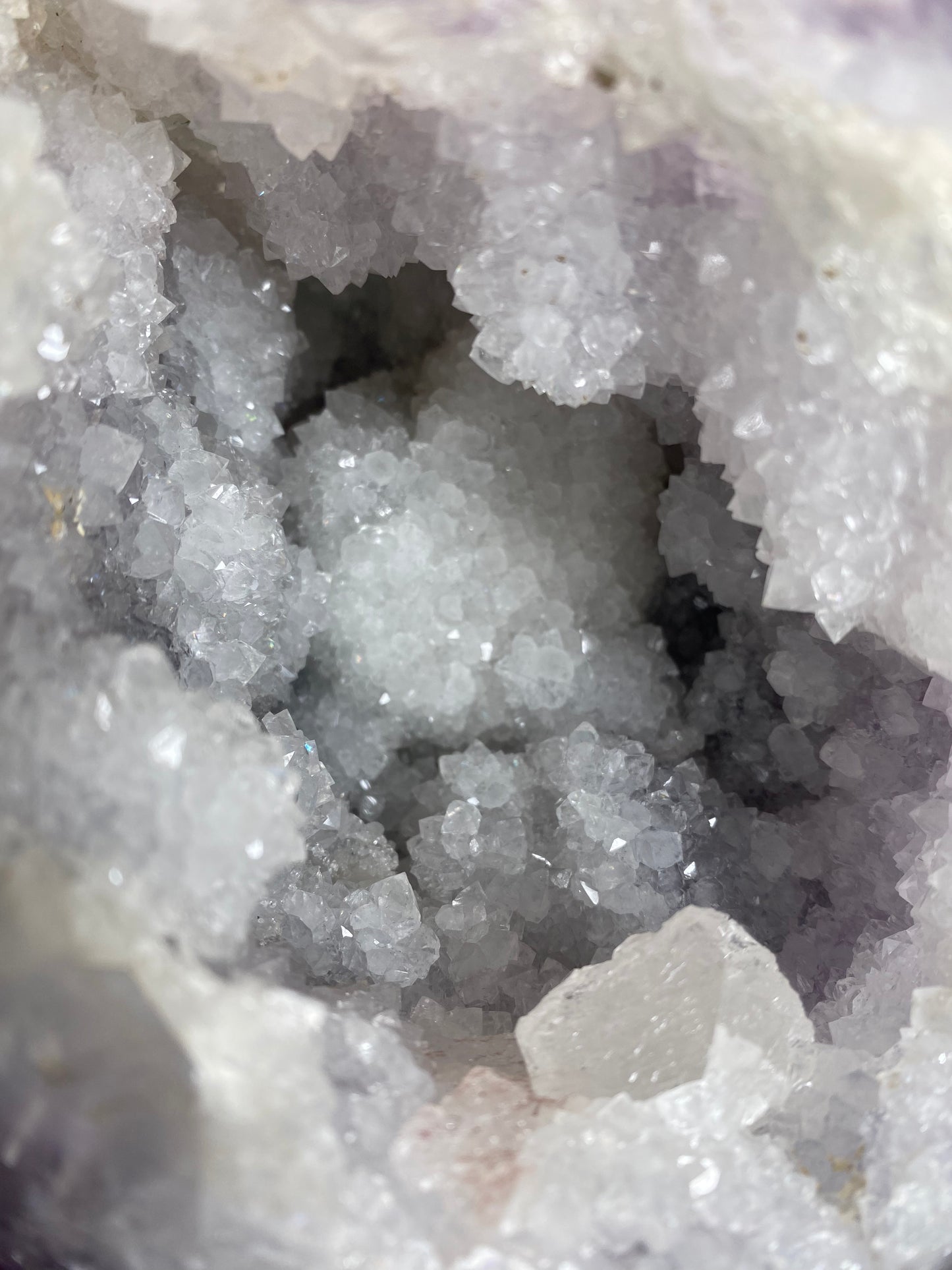 Kugel aus Amethyst mit Achat und Quarz