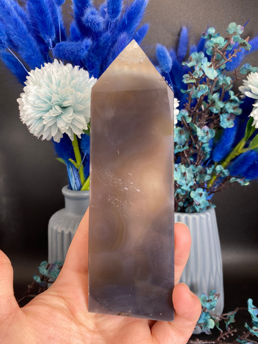 Turm aus Achat (I23)