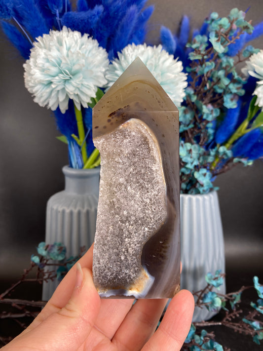 Turm aus Achat (R17)