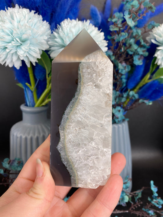 Turm aus Achat (K30)