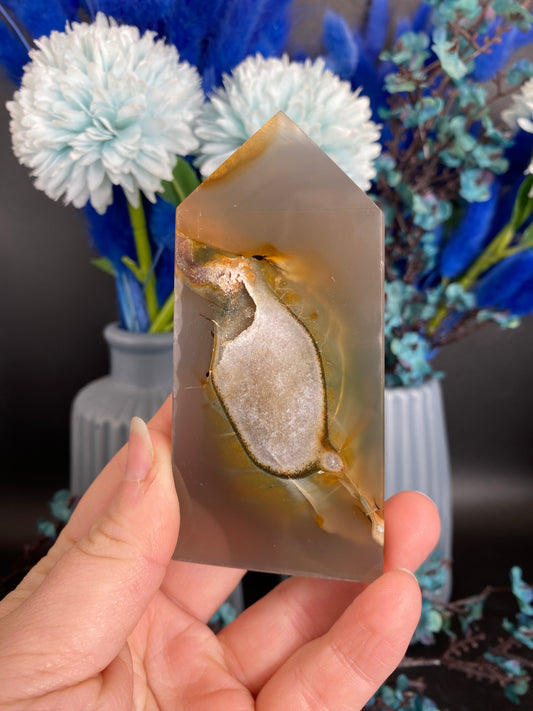 Turm aus Achat (U16)