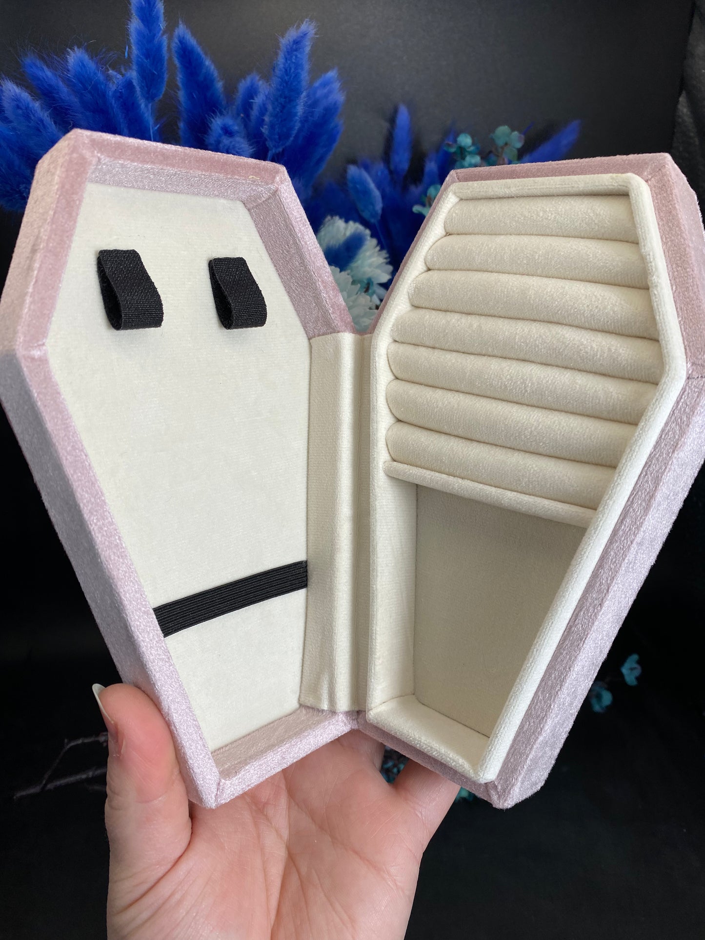 Schmuckaufbewahrung in Sargform, rosa