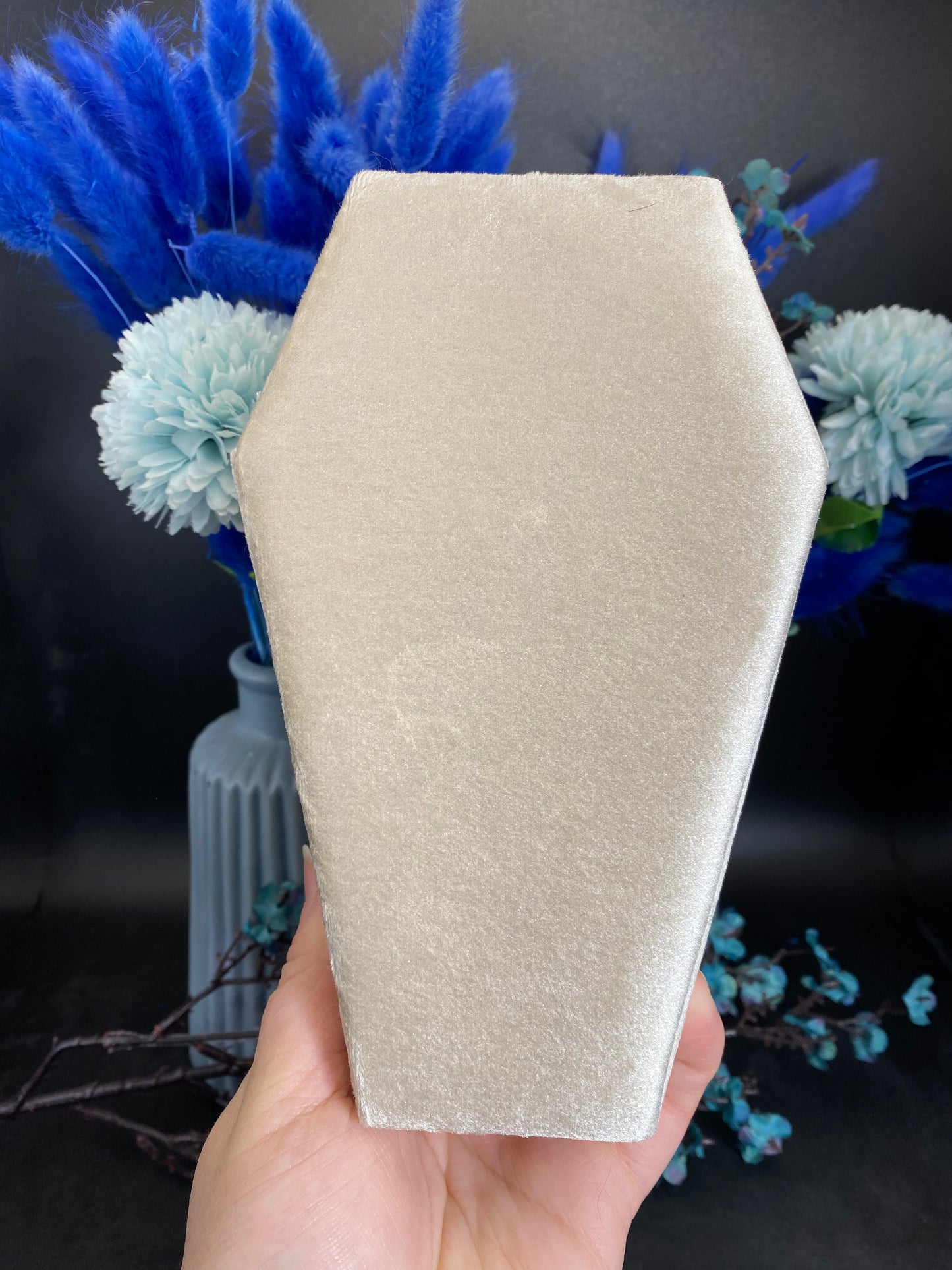 Schmuckaufbewahrung in Sargform, beige