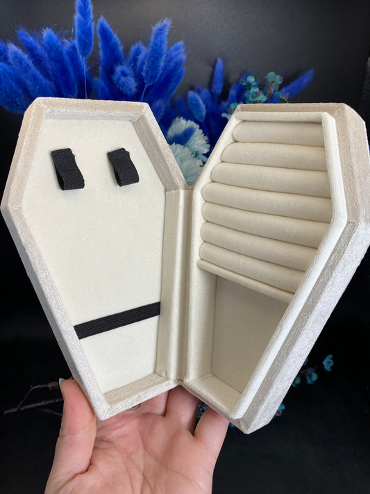 Schmuckaufbewahrung in Sargform, beige