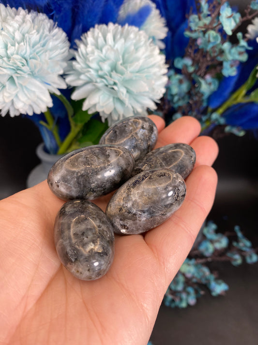 Larvikit Trommelstein