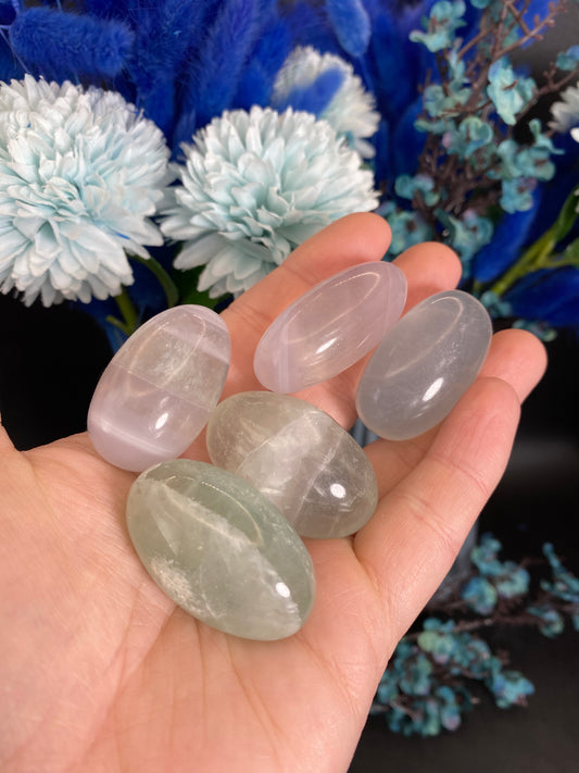 Lavendelfluorit Trommelstein