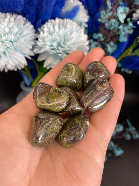 Drachenblutjaspis Trommelstein