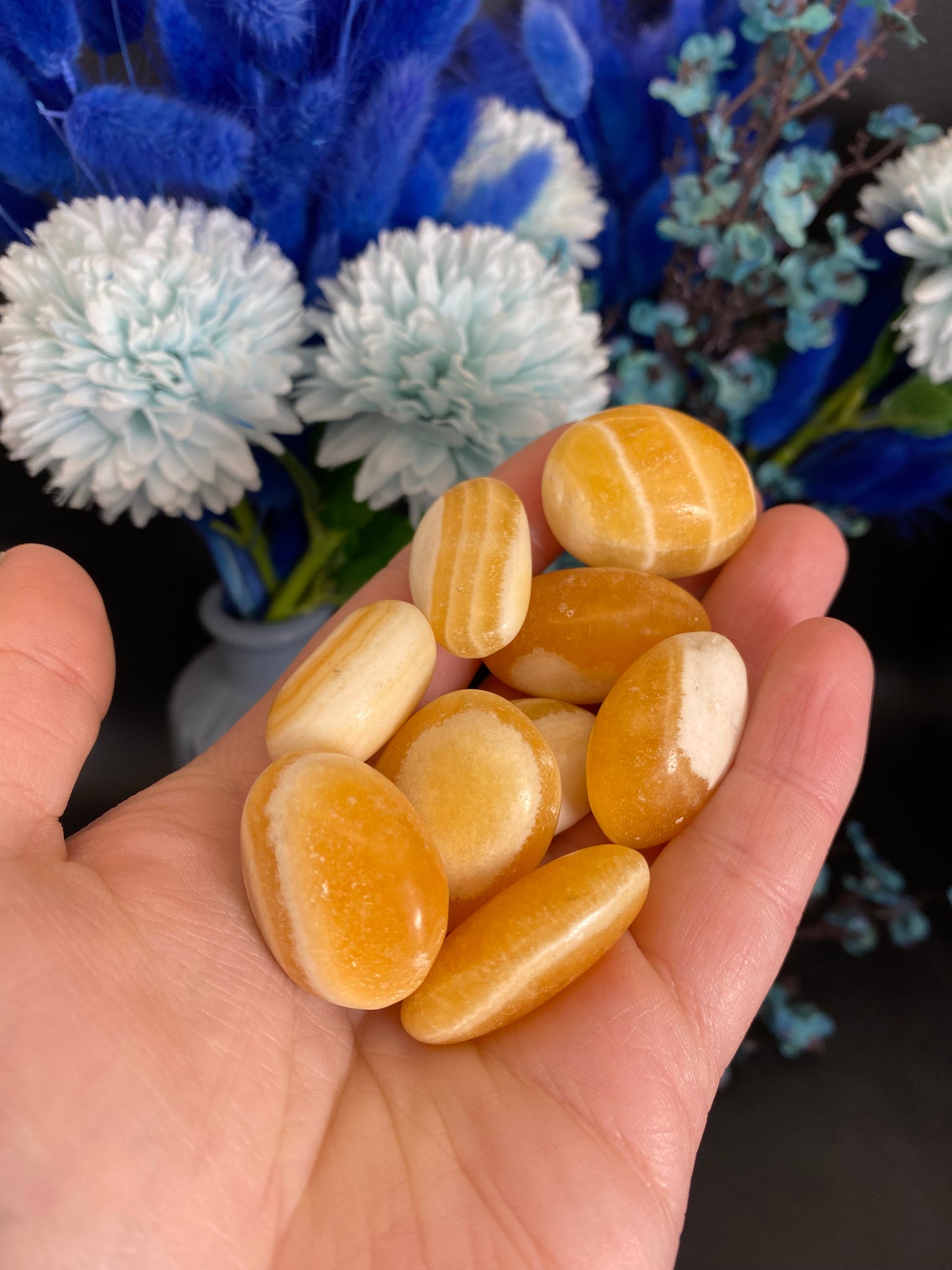 Orangencalcit Trommelstein