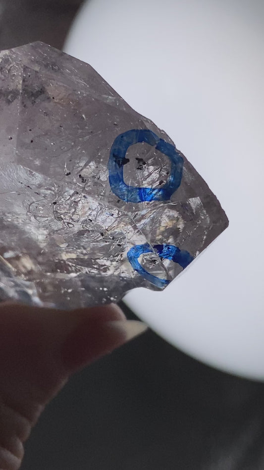 Quarz mit Libelle (beweglicher Wassereinschluss, K35)